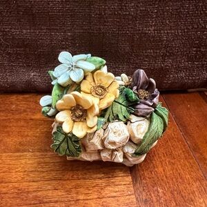 Harmony Kingdom Garden box
HG3AL "Alpine Flower" ladybug Lord
Byron NIB 2003